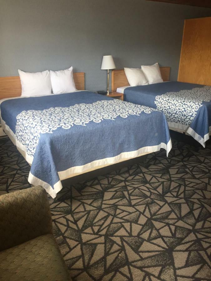 Tomahawk Motor Lodge Riverton Exterior photo