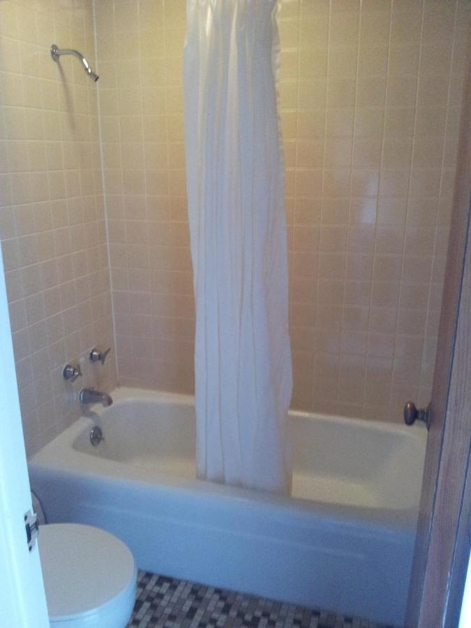 Tomahawk Motor Lodge Riverton Room photo